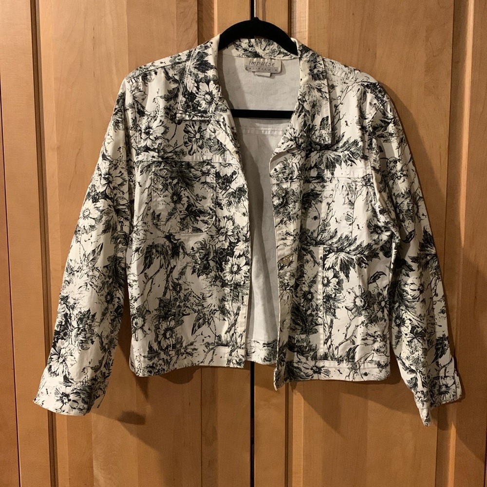 Elegant black and white flower print jacket